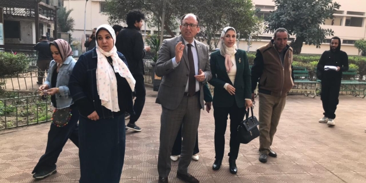 رئيس جامعة حلوان يتفقد لجان امتحانات 3 كليات
