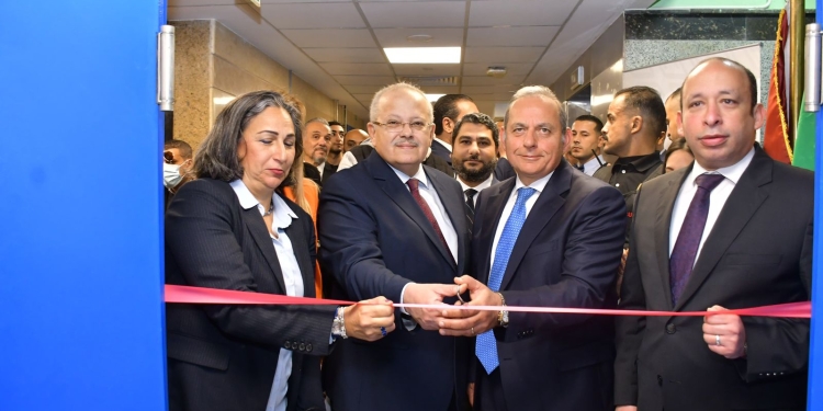 رئيس جامعة القاهرة يفتتح عددًا من مشروعات التجديد والتطوير بمستشفى قصر العيني