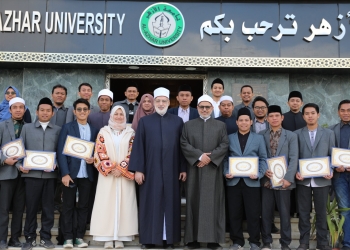 قيادات الأزهر يكرمون المشاركين في برنامج تعزيز كوادر علماء إندونيسيا