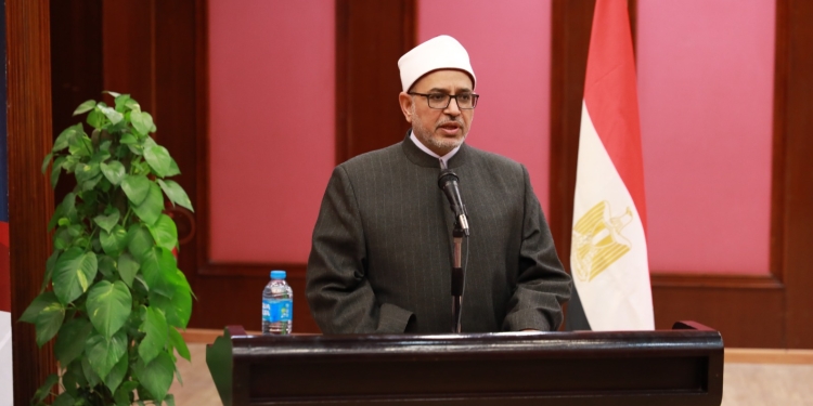 رئيس جامعة الأزهر يرحب بطلاب كليات الصيدلة المشاركين في مؤتمر (خطوة على الطريق) قائلًا لهم: أنتم أمل المستقبل