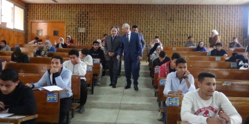 زيارة تفقدية لـ”رئيس جامعة المنيا” للجان امتحانات الفصل الدراسي الأول