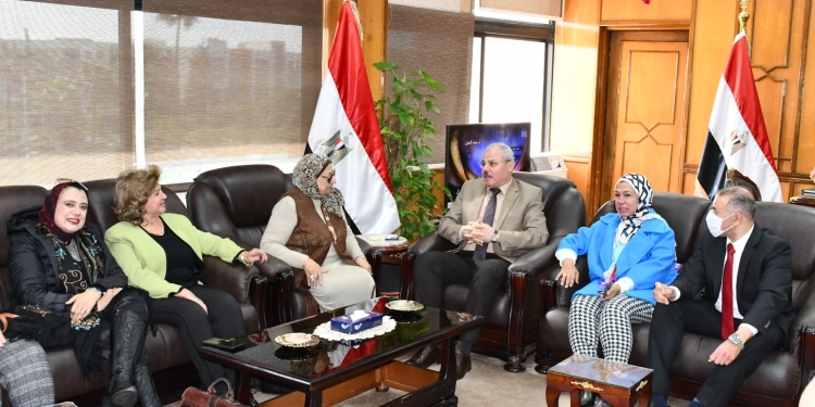 رئيس جامعة قناة السويس يستقبل وفد نادي ليونز المريلاند