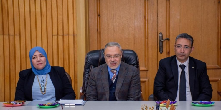 رئيس جامعة طنطا يترأس اجتماع مجلس كلية طب الأسنان