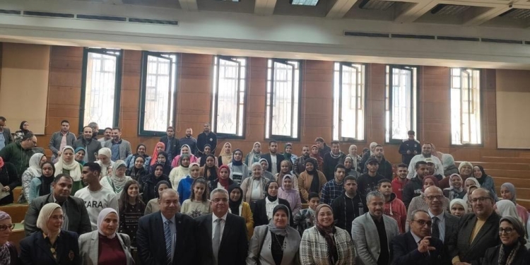 تجارة جامعة القاهرة تنظم ندوة حول التدريب المنتهي بالتوظيف لطلابها