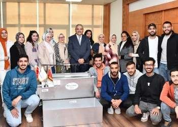 طلاب صيدلة الجامعة المصرية الصينية ينتجون أجهزة تدخل في مراحل صناعة الدواء