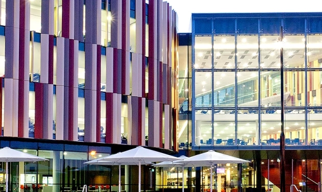 منحة بحثية ممولة جزئيا مُقدَّمة من جامعة ماكواري