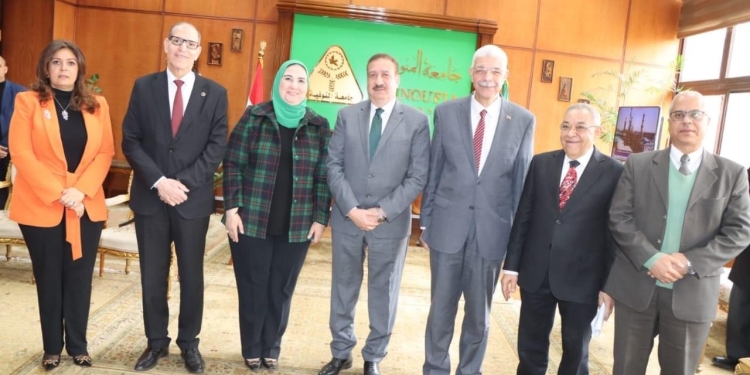رئيس جامعة المنوفية يستقبل وزيرة التضامن الإجتماعى والمحافظ
