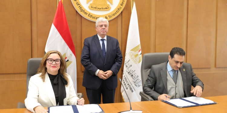 لاستضافة 19  برنامج دولي..  اتفاق بين جامعة القاهرة “الفرع الدولي” وجامعة إيست لندن