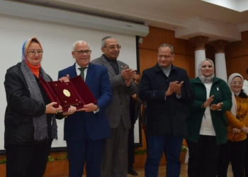 تعيين هالة عبدالسلام رئيس قطاع التعليم العام بالوزارة ومحافظ بورسعيد يكرمها