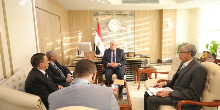 عاشور: فرص تدريبية للطلاب السودانيين ودعم كامل للطلاب