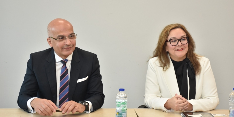 تعاون بين جامعتي عين شمس وإيست لندن