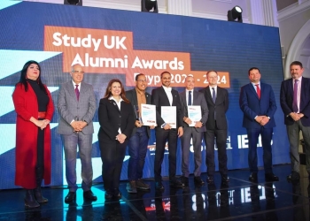 وزيرة الهجرة تشارك في احتفالية تكريم المتميزين من شباب خريجي الجامعات البريطانية