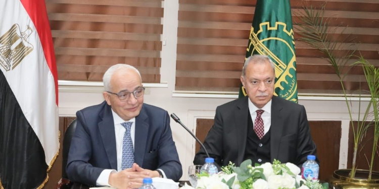 تشكيل لجنة لفحص طلبات تحويل طلاب الثانوية العامة 2024