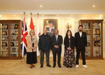 عمدة مدينة مانشستر بالمملكة المتحدة تفتتح معمل بكلية الفنون والتصميم  بالجامعة البريطانية