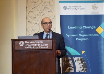 عميد إدارة الأعمال الجامعة الأمريكية: علي البشر تفهم طبيعة الذكاء الاصطناعي ودعم المجتمع نفسيا وتشريعيا