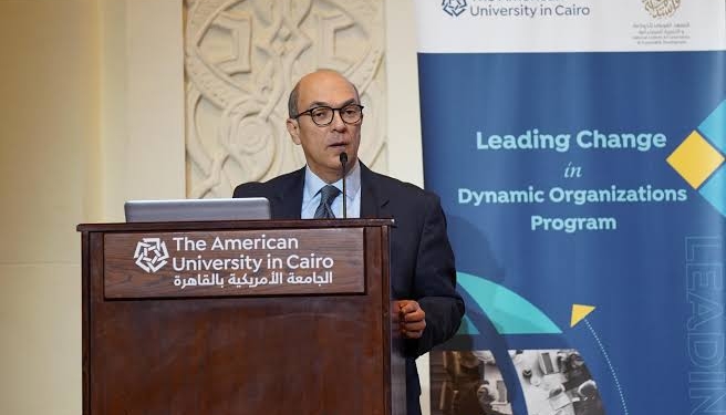 عميد إدارة الأعمال الجامعة الأمريكية:   علي البشر تفهم طبيعة الذكاء الاصطناعي ودعم المجتمع نفسيا وتشريعيا