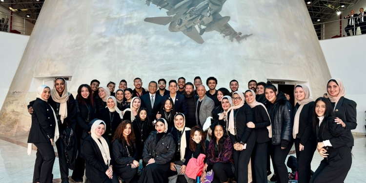 كورال اون بجامعة عين شمس يشارك في احتفالات القوات الجويه