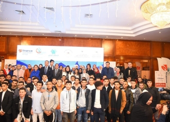 بإجمالي 10 مليون جنيه.. تقديم 200 طالب متفوق منح بالجامعات التكنولوجية