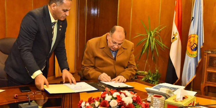 محافظ أسيوط يعتمد نتيجة الشهادة الإعدادية 2024 الترم بنسبة نجاح 85.52 %