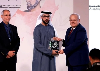 جامعة محمد بن زايد للعلوم الإنسانية تكرم رئيس جامعة القاهرة