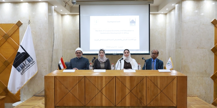 رئيس جامعة الأزهر يشيد بعناية الإمام الأكبر بالطلاب الوافدين من قارة أفريقيا