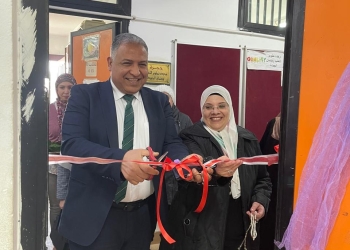 نائب رئيس جامعة الأزهر يفتتح معرض للملابس بكلية الصيدلة