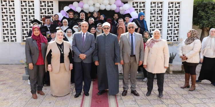 رئيس جامعة الأزهر يشارك في تكريم النماذج المضيئة بكلية العلوم بنات