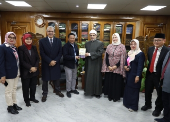 رئيس جامعة الأزهر يشيد بطلاب وطالبات إندونيسيا: خير سفراء للوسطية والاعتدال