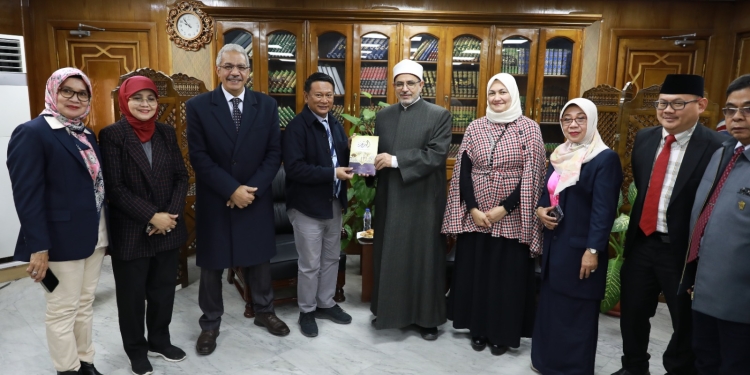 رئيس جامعة الأزهر يشيد بطلاب وطالبات إندونيسيا: خير سفراء للوسطية والاعتدال