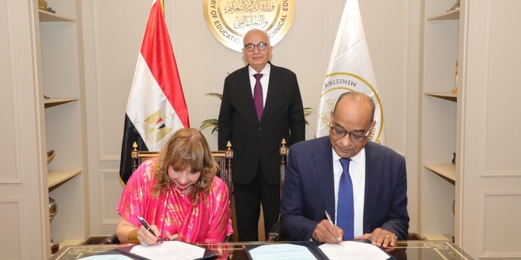 توقيع بروتوكول تعاون مع “المؤسسة السكرية” لدعم مهارات اللغة العربية لطلاب الابتدائي