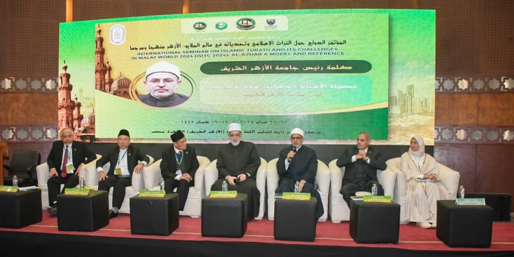انطلاق فعاليات مؤتمر منظمة خريجي الأزهر "التراث الإسلامي وتحدياته في عالم الملايو .. الأزهر منهجا ومرجعا"