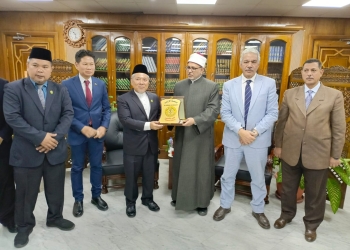 رئيس جامعة الأزهر : جامعة الأزهر لا تدخر وسعًا في العناية بسفراء الوسطية والاعتدال من مختلف دول العالم