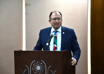 رئيس جامعة حلوان يفتتح معرض الفنون التشكيلية