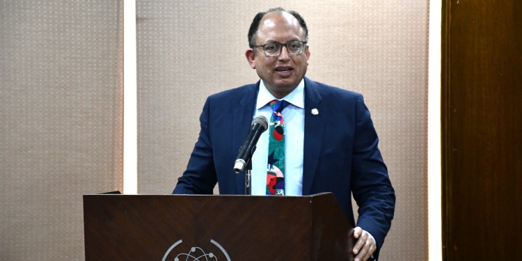 رئيس جامعة حلوان يفتتح معرض الفنون التشكيلية