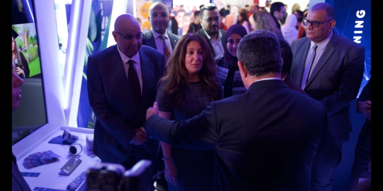 السفيرة الأمريكية بالقاهرة تزور جناح جامعة النيل في معرض EDUGATE التعليمي الدولي