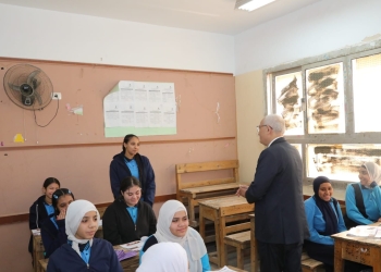 خلال زيارة مفاجئة.. "حجازي" يوجه تعليمات لمعلمي مدرسة إعدادي بمدينة نصر