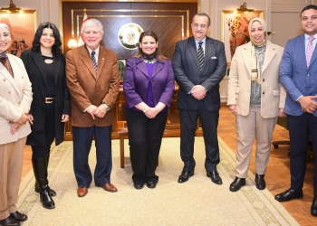 وزيرة الهجرة مع رئيس الغرف التجارية الكندية بالقاهرة