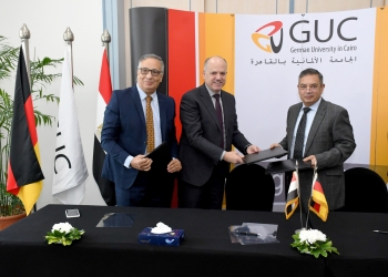 صيدلة الالمانية وبروتكول تعاون مع مصر للطيران