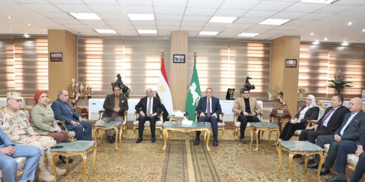 مواصلة تفعيل الغياب الإلكتروني يوميًا وخاصة بالإعدادية والثانوية