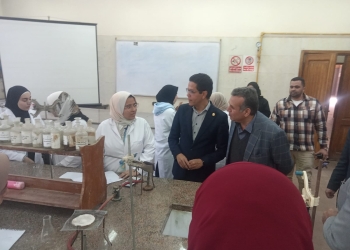 رئيس جامعة بنها يتفقد أعمال تجديد وتطوير مبني قسم وقاية النبات بكلية الزراعة
