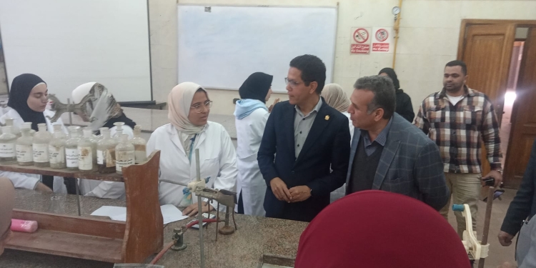 رئيس جامعة بنها يتفقد أعمال تجديد وتطوير مبني قسم وقاية النبات بكلية الزراعة