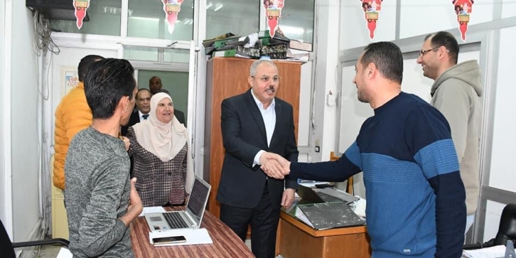 رئيس جامعة قناة السويس يتفقد المبنى الإداري