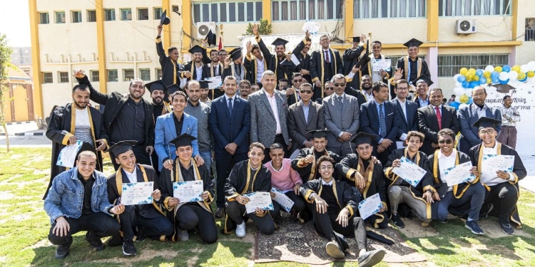الكلية التكنولوجية المصرية الألمانية بأسيوط  تحتفل بتخرج الدفعة الاولى بحضور ممثلي الصناعة