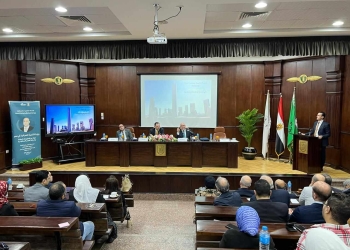 وزير الإسكان يقدم شرحا تفصيليا حول مشروع رأس الحكمة