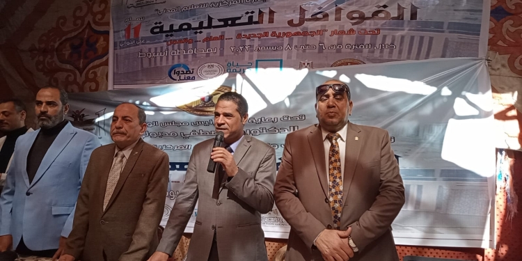 محافظ أسيوط يشيد بالقوافل التعليمية المجانية لطلاب الإعدادية والثانوية