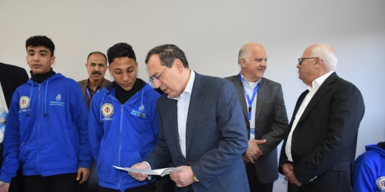 وزير البترول عن مدرسة ظهر الفنية التكنولوجية: تقدم خدمات متخصصة عمليًا وتقنيًا