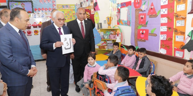 التربية والتعليم في أسبوع.. تطوير المنظومة التعليمية باستخدام التكنولوجيا وطريقة امتحانات أبنائنا في الخارج