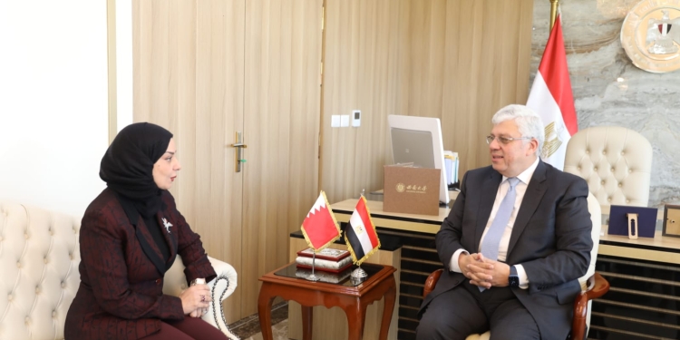 وزير التعليم العالي يبحث مع سفيرة البحرين التعاون المشترك