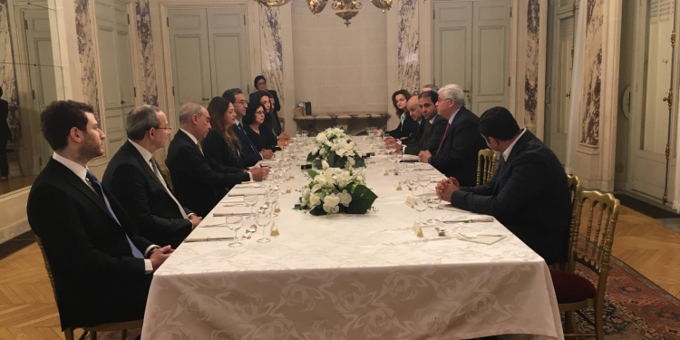 وزير التعليم العالي يعقد اجتماعًا مع العلماء المصريين بفرنسا