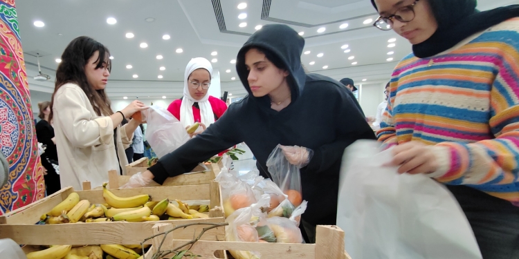 توزيع 6 الآف وجبة ومعرض لكسوة العيد .. طلاب الجامعة الألمانية يستمرون في العطاء في رمضان